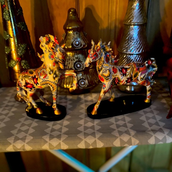 Statues - Picture 2 of 5